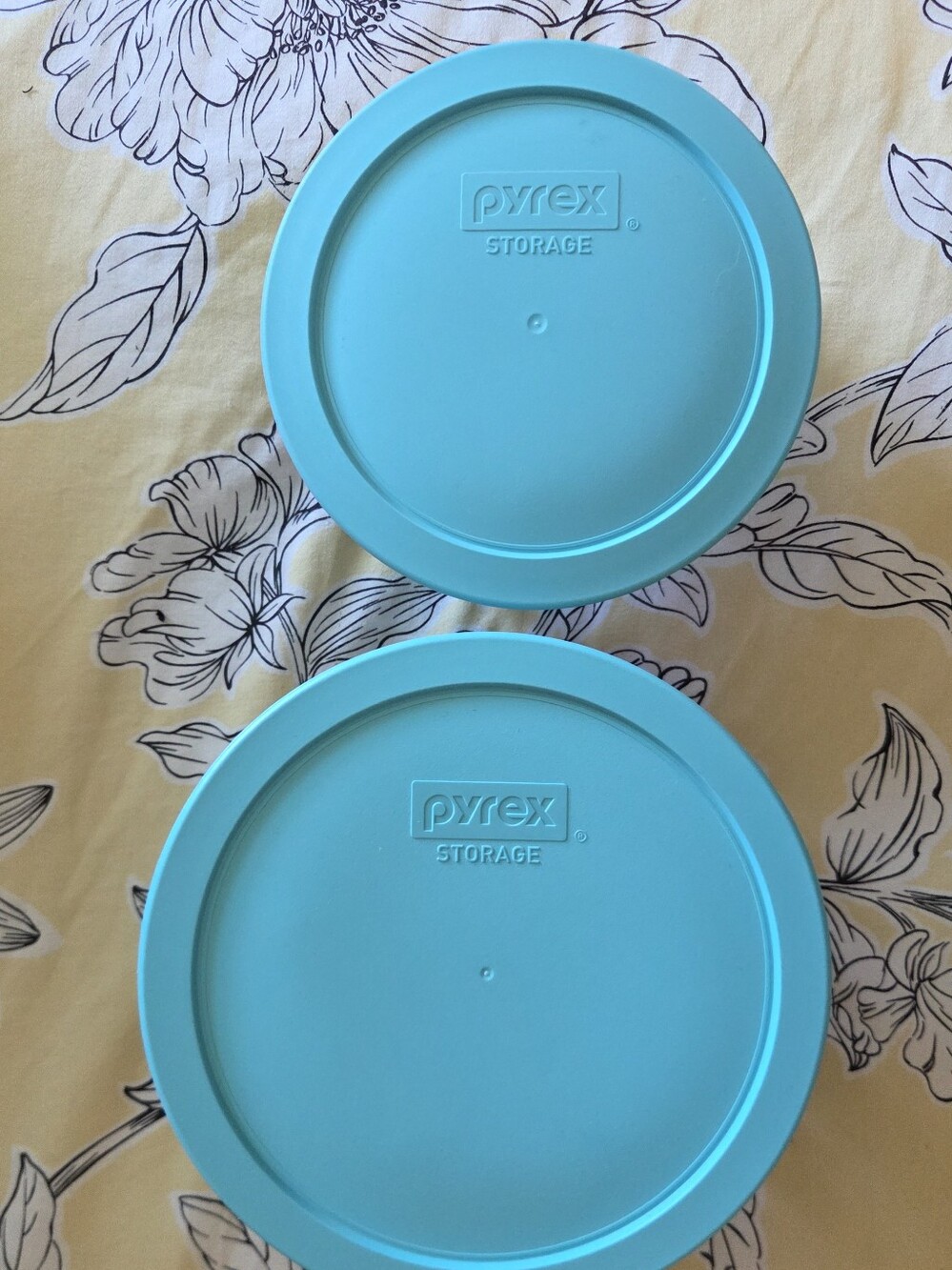 Set Of 2 Hello Kitty Pyrex Food Storage - Picture 6 of 6